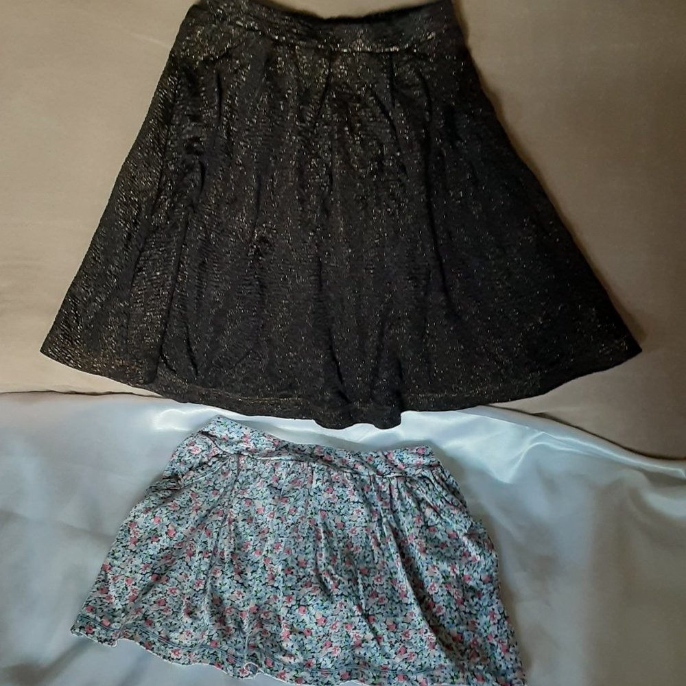 Lot of 2, 1 Skirt, 1 Skort  Both Size 5